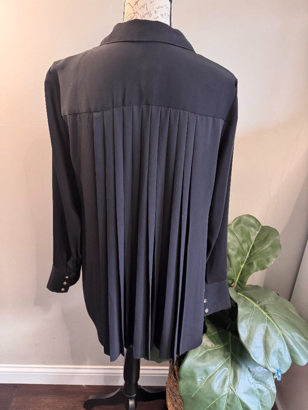 Chicos‎ black shirt, flowy, pleated, size 1, sheer, career wear